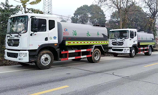 Dongfeng D9 Series Sprinkler Truck (12 cubic capacity)