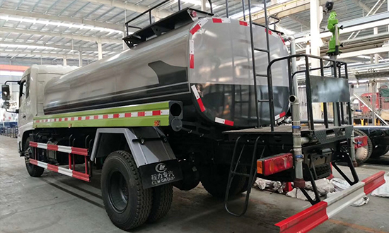 East Wind bottom-mounted water tanker (12 cubic meters)