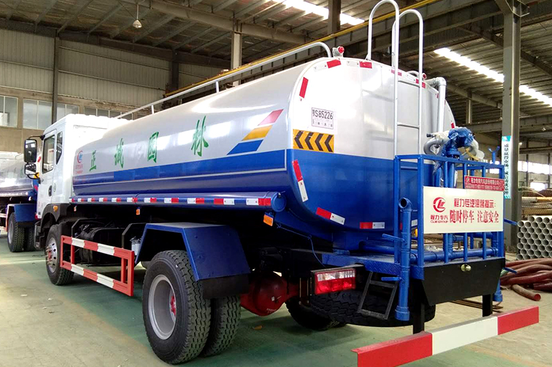 Dongfeng D9 Water Spraying Vehicle (15 cubic capacity)