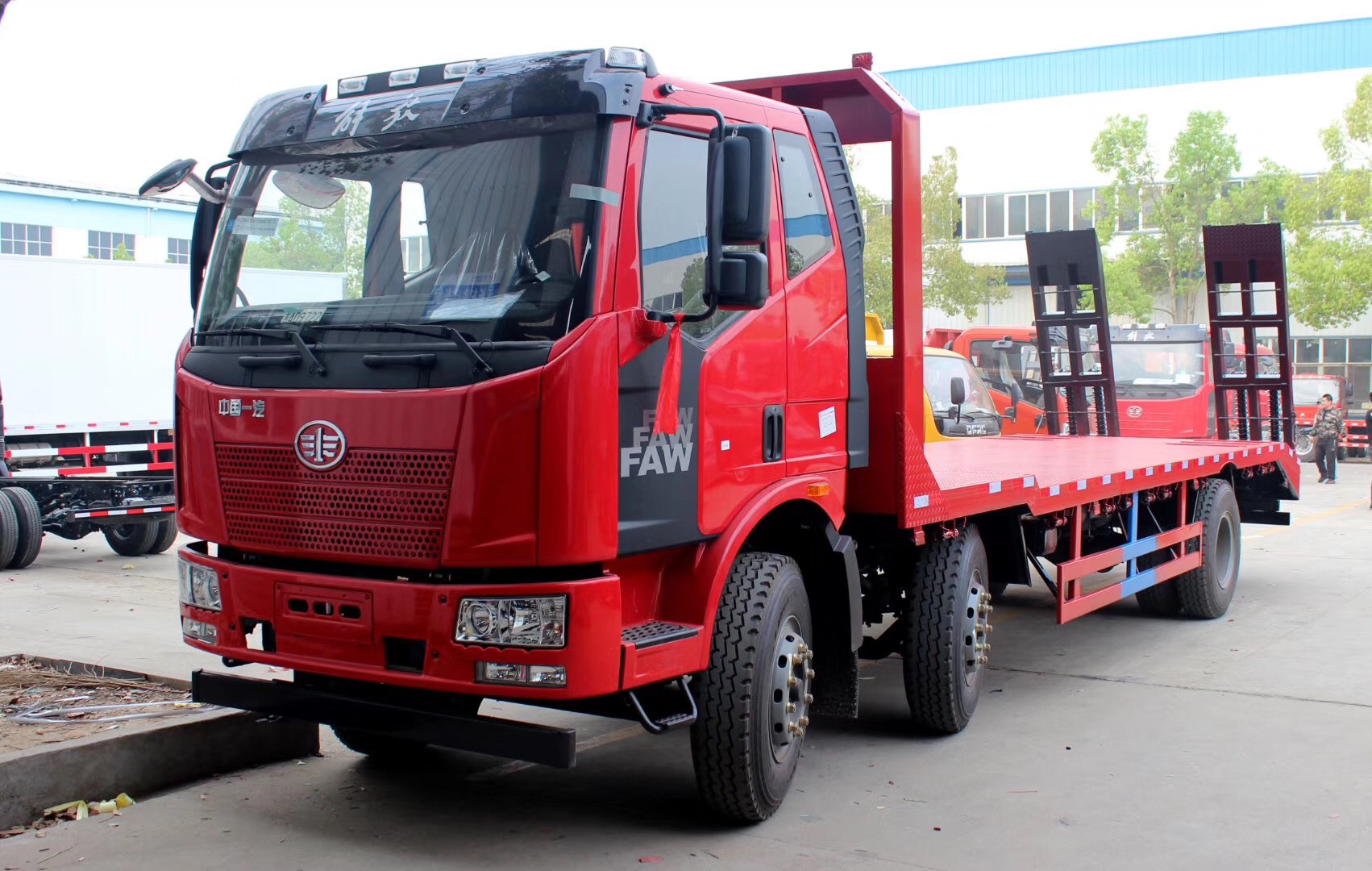 6X2 three-axis small truck for flatbed transportation [15-25 tons]