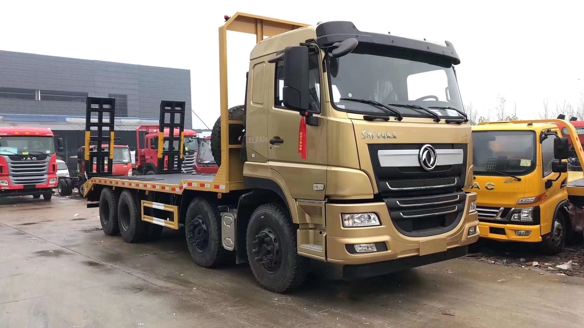 8X4 front-four-rear-eight [20-40 ton] flatbed transport vehicle