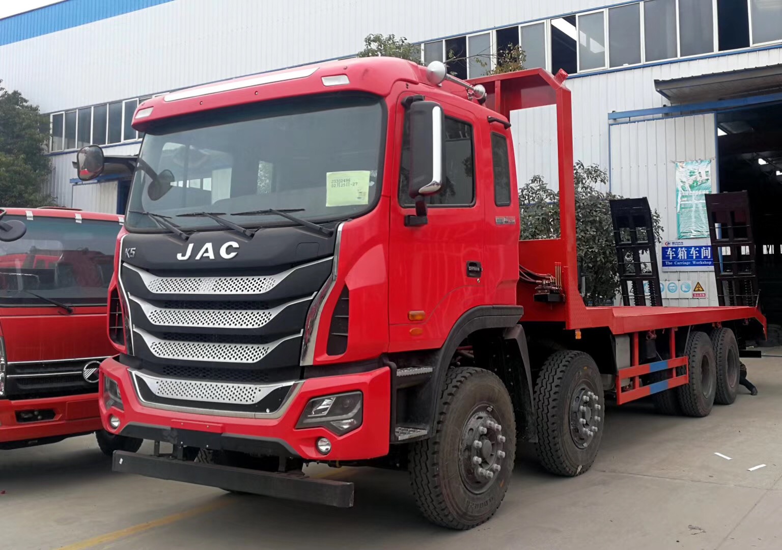 8X4 front-four-rear-eight [20-40 ton] flatbed transport vehicle