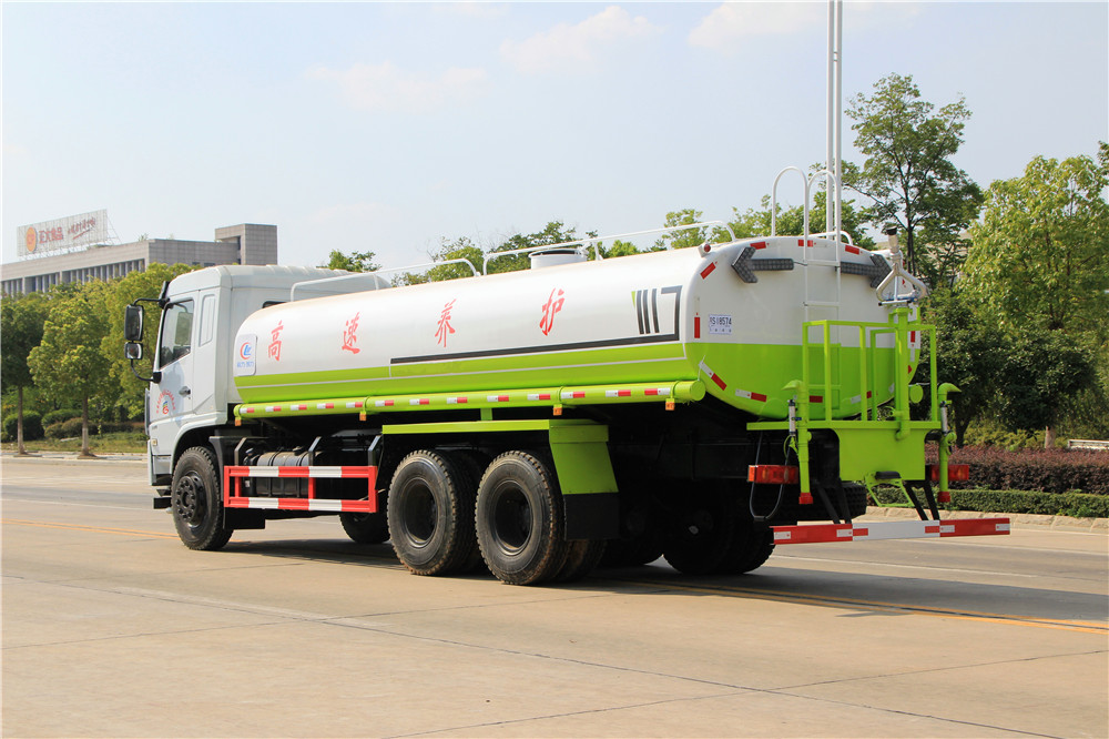 Dongfeng bottom-mounted rear dual-axle 20-cubic-meter water sprinkler truck