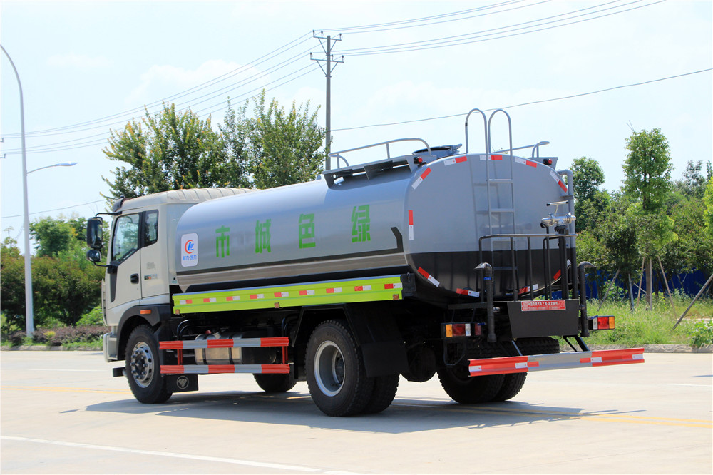 Futian Ruiwo 14-cubic-meter water sprinkler truck