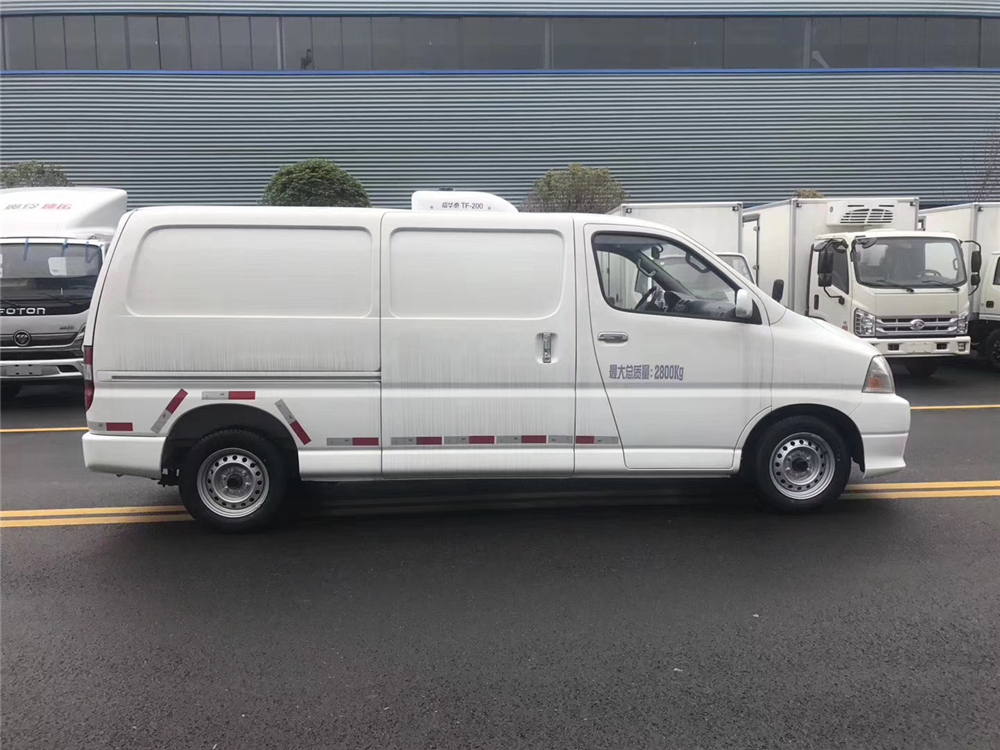 Golden Cup New Expressway Bread Refrigerator Truck