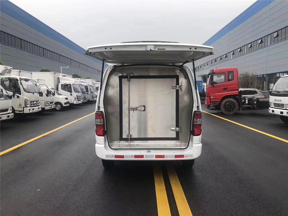 Golden Cup New Expressway Bread Refrigerator Truck