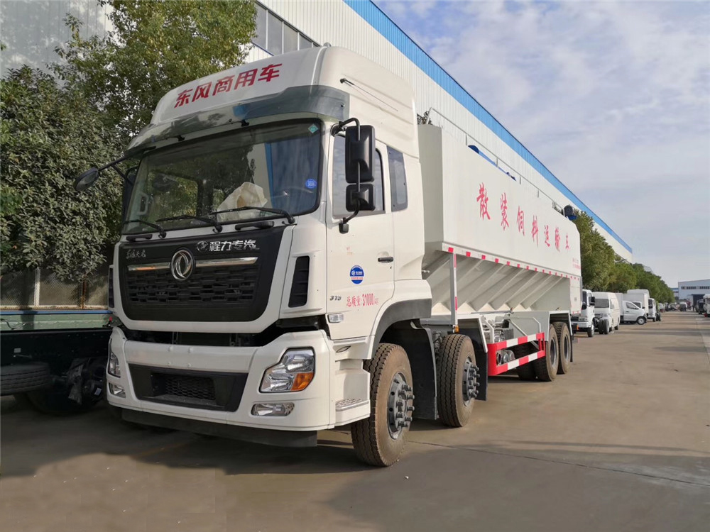 Dongfeng Tianlong front-four rear-eight [40 cubic] bulk feed transport vehicle