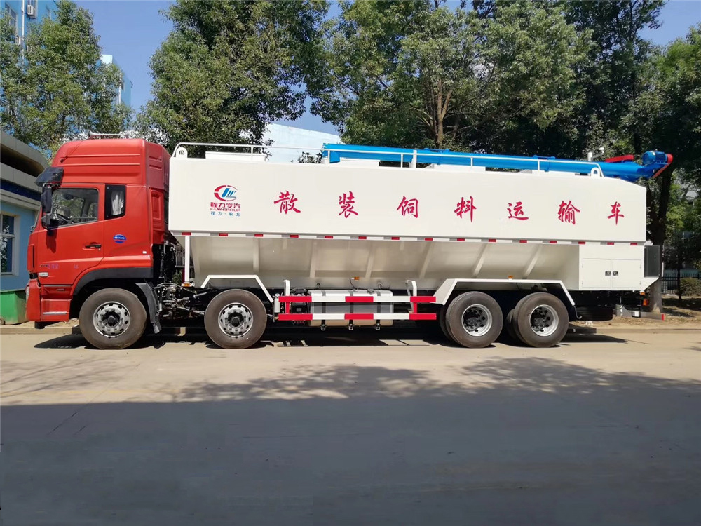 Dongfeng Tianlong front-four rear-eight [40 cubic] bulk feed transport vehicle