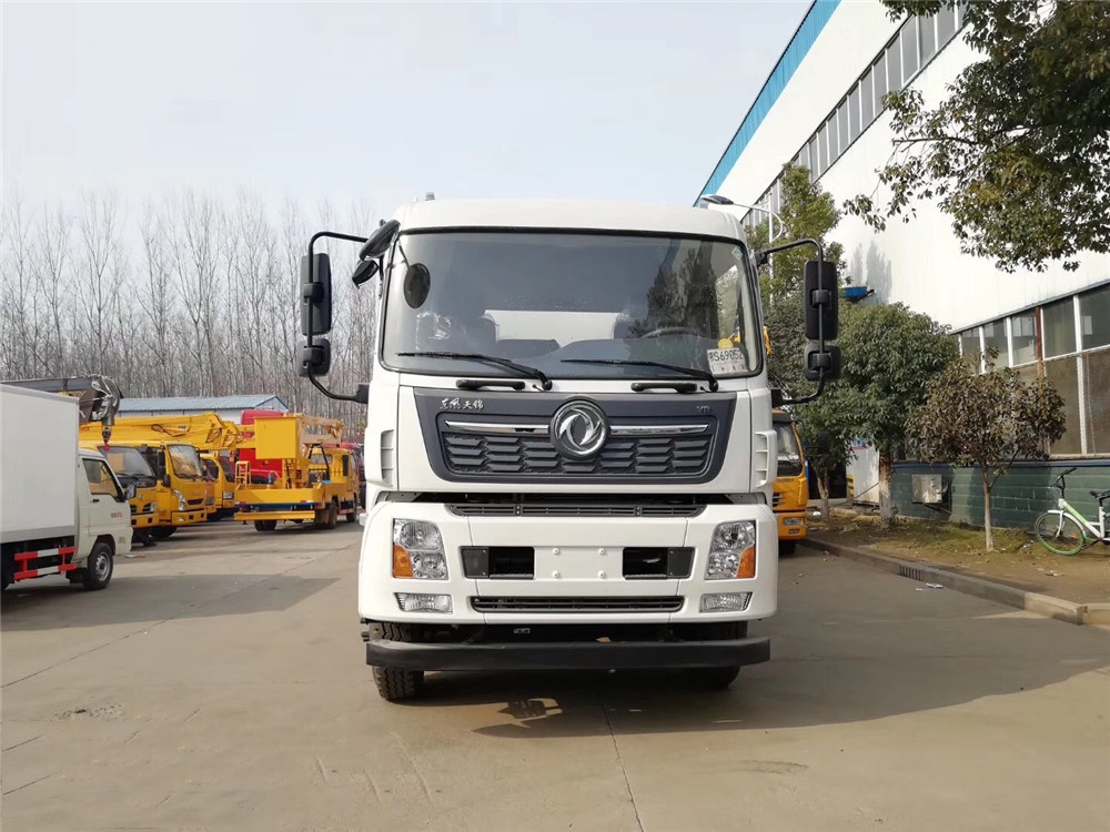 Dongfeng Tianjin Small Three-Axis [30 Cubic Meter] Bulk Feed Transport Vehicle