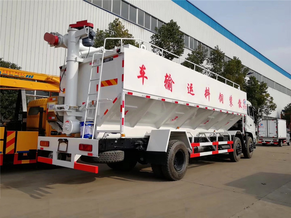 Dongfeng Tianjin Small Three-Axis [30 Cubic Meter] Bulk Feed Transport Vehicle