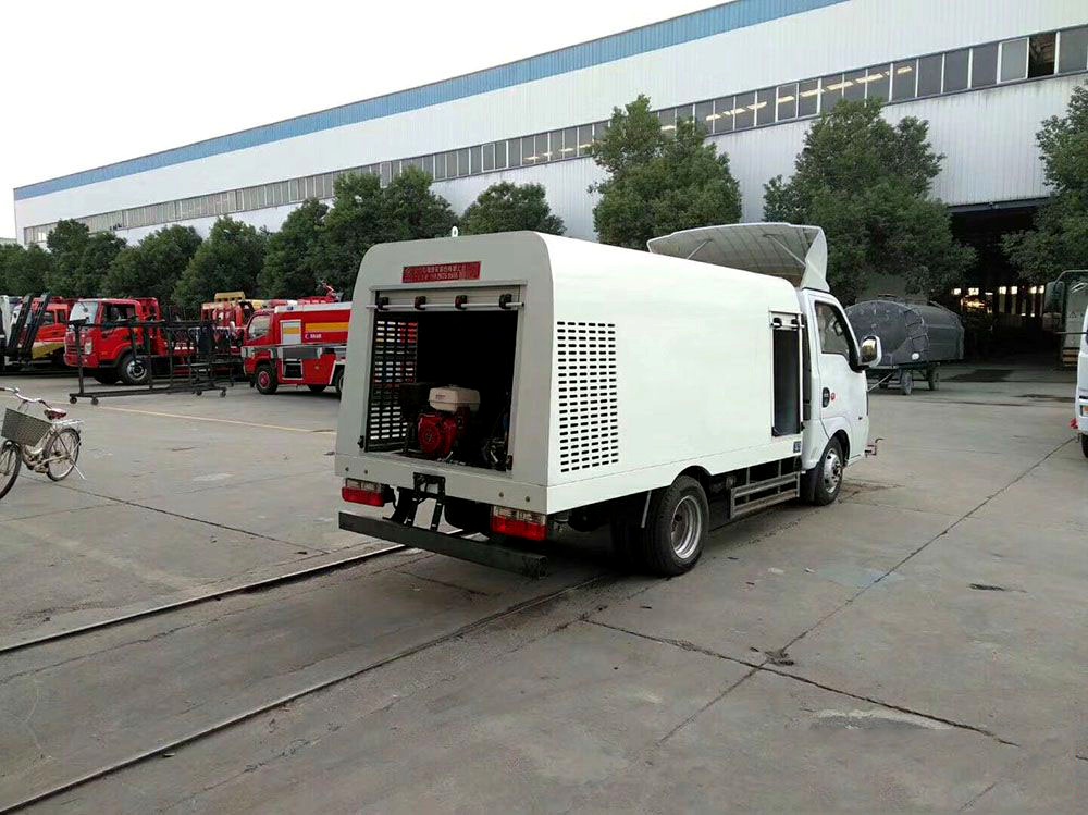 【1.5 cubic capacity, blue license plate】 Dongfeng Tu Yi road cleaning vehicle
