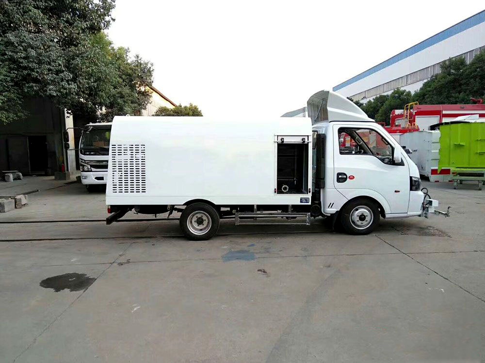 【1.5 cubic capacity, blue license plate】 Dongfeng Tu Yi road cleaning vehicle