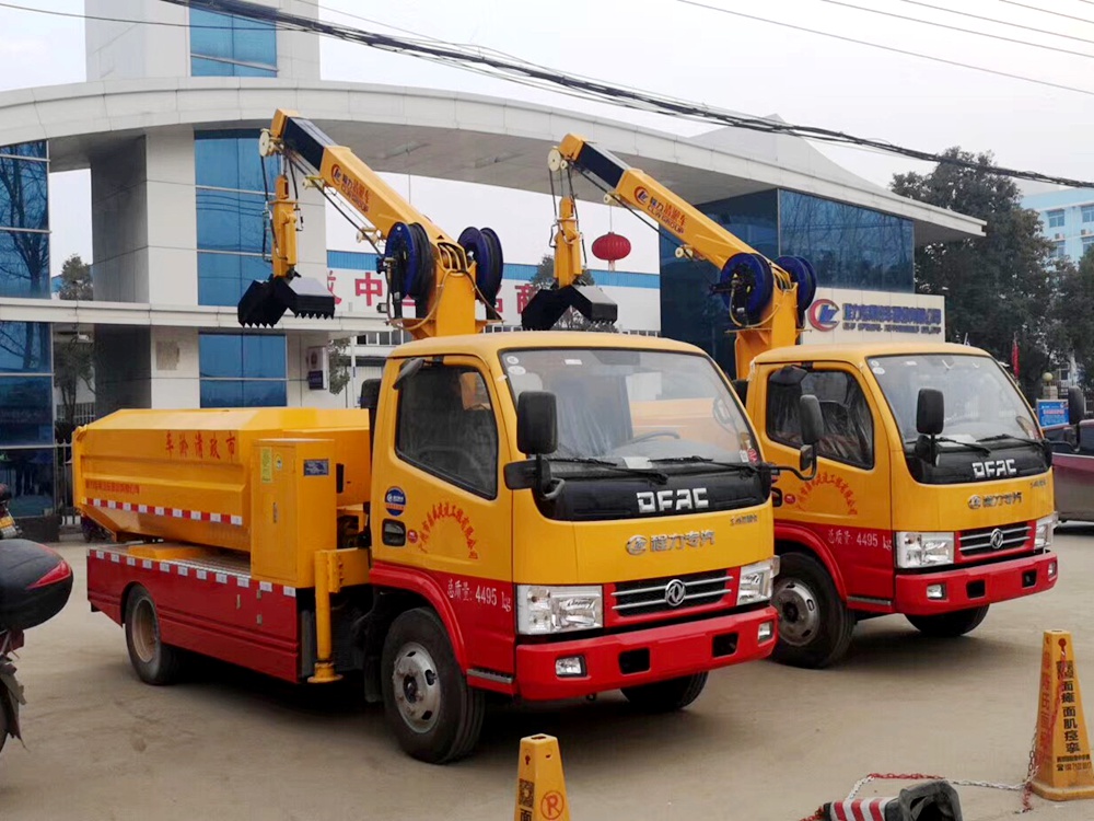 Dongfeng single-row dredging vehicle (blue plate, 5 cubic meters capacity)