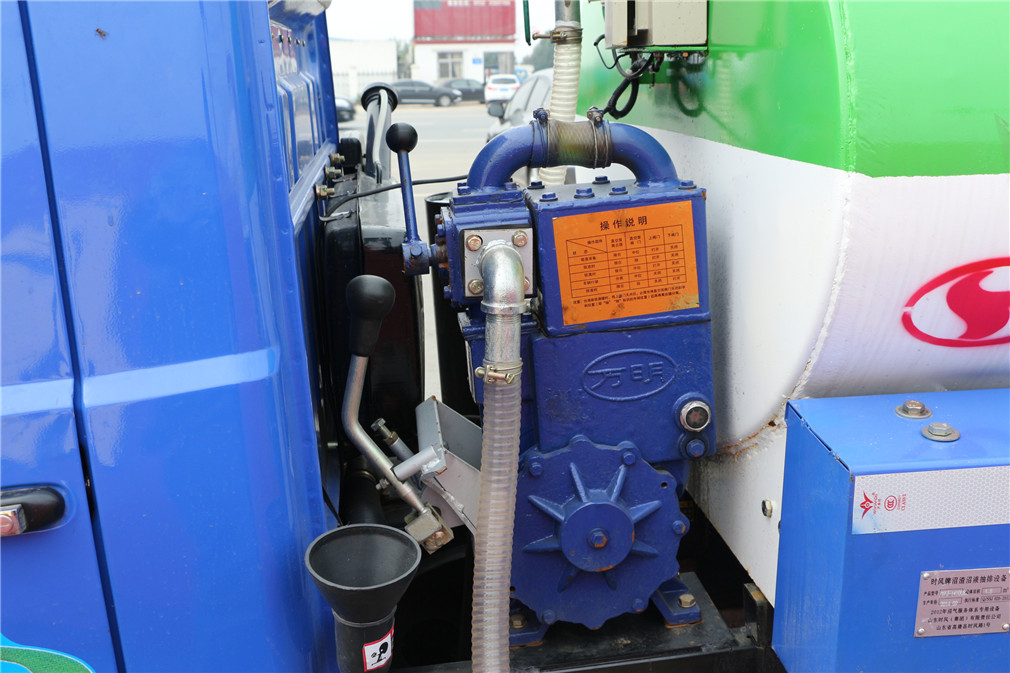 (2-person) Three-wheeled sewage suction vehicle