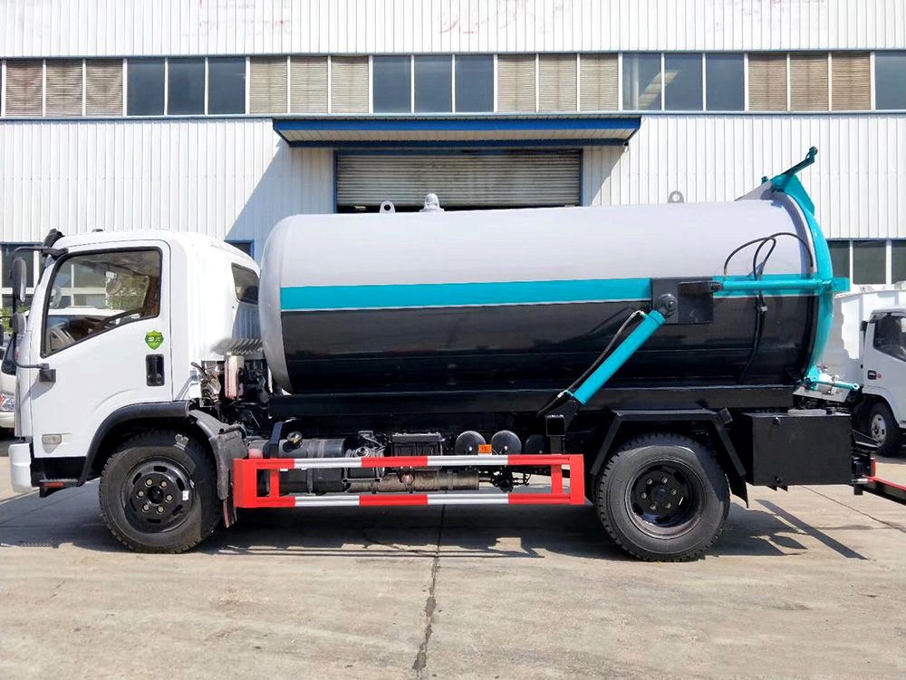 【8 Parties】 Dongfeng D7 Sewage Collection Vehicle
