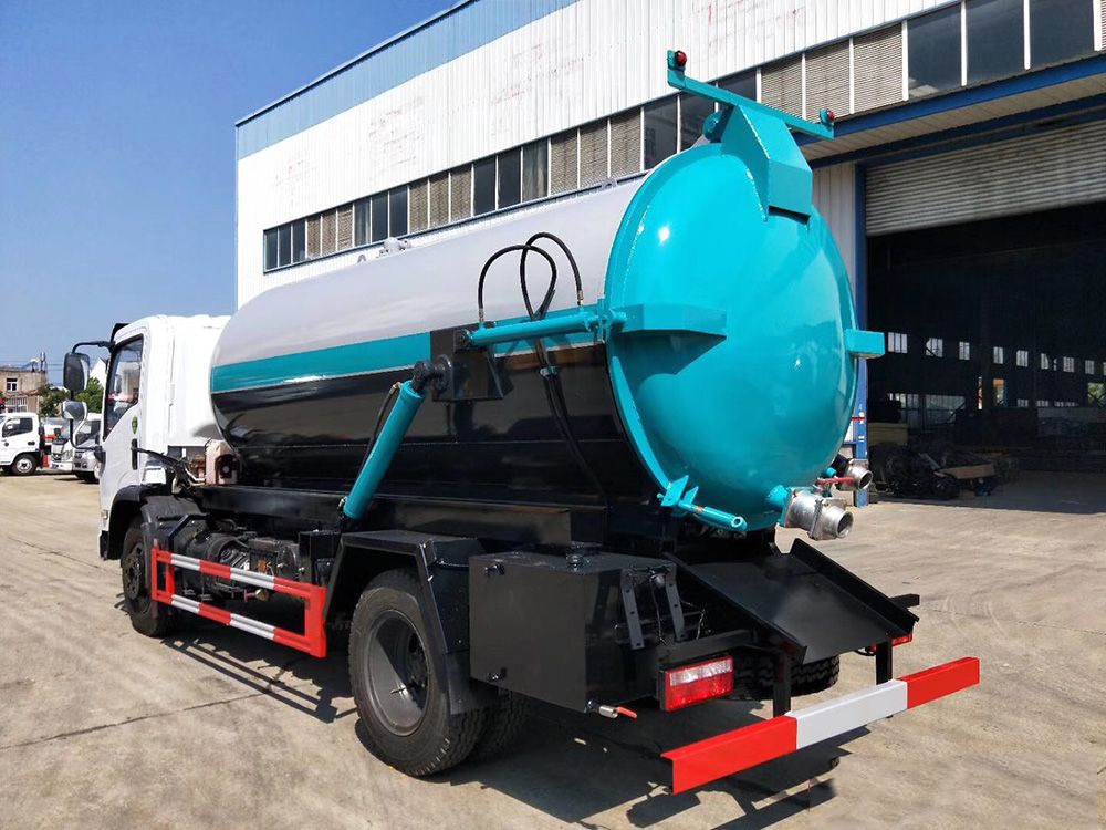 【8 Parties】 Dongfeng D7 Sewage Collection Vehicle