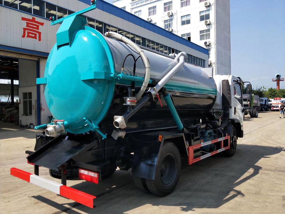 【8 Parties】 Dongfeng D7 Sewage Collection Vehicle