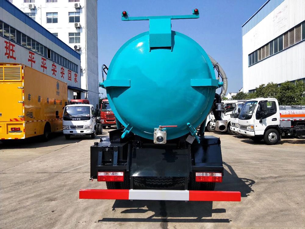 【8 Parties】 Dongfeng D7 Sewage Collection Vehicle