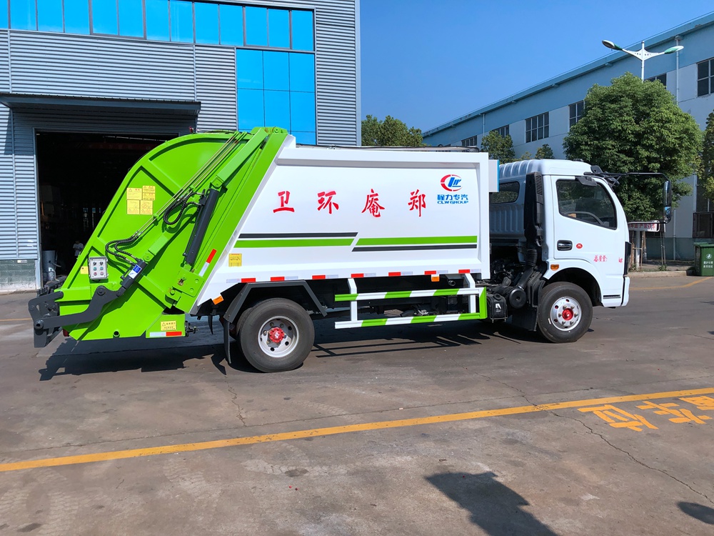 【8 cubic capacity】 Dongfeng D7 Compressed Garbage Truck