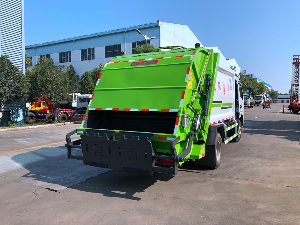【8 cubic capacity】 Dongfeng D7 Compressed Garbage Truck