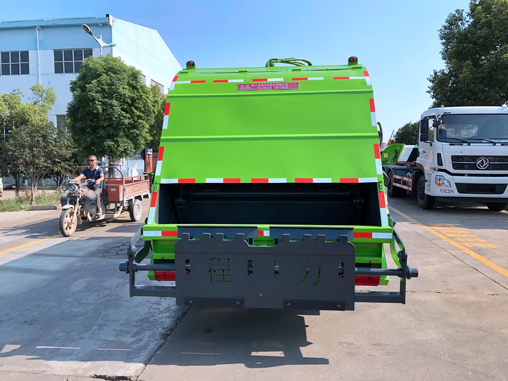 【8 cubic capacity】 Dongfeng D7 Compressed Garbage Truck