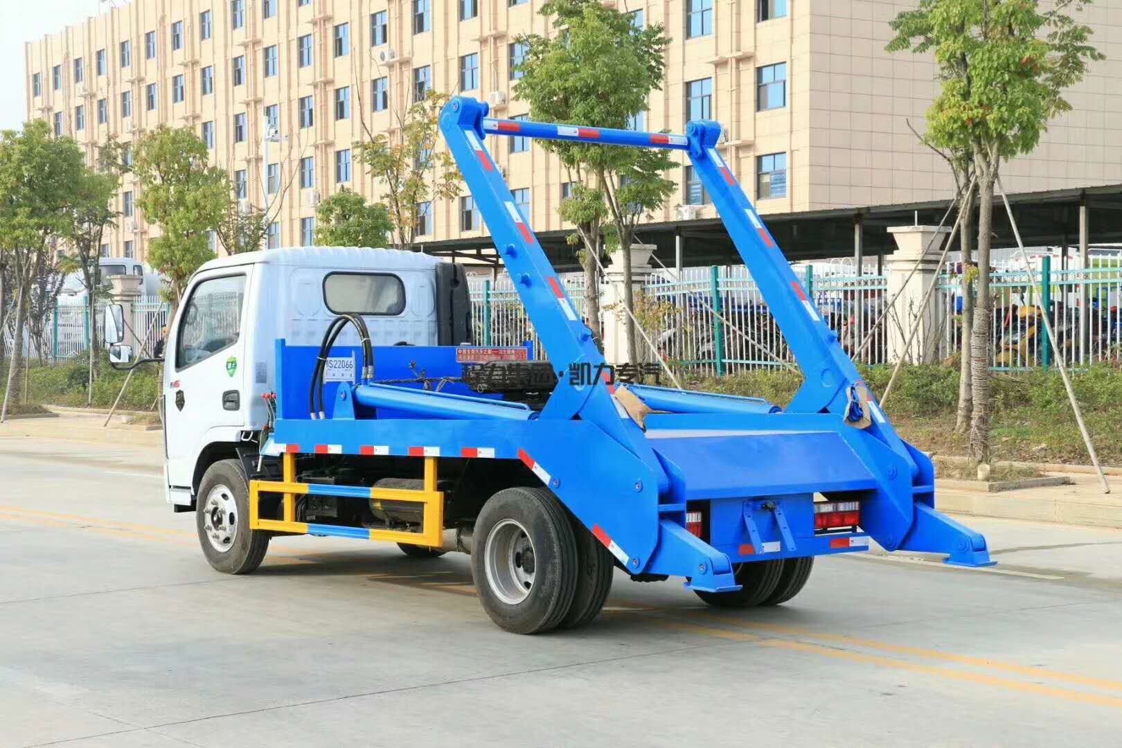【6 Parties】 Dongfeng D6 Swing Arm Garbage Truck