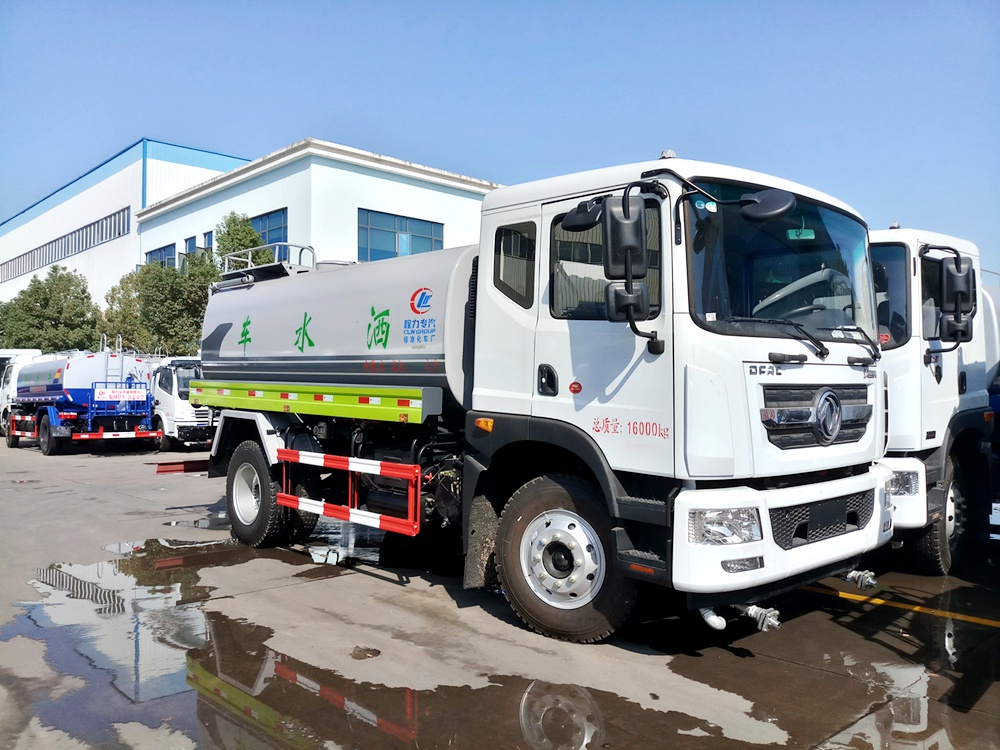 【12 cubic capacity】 Dongfeng D9 water tanker