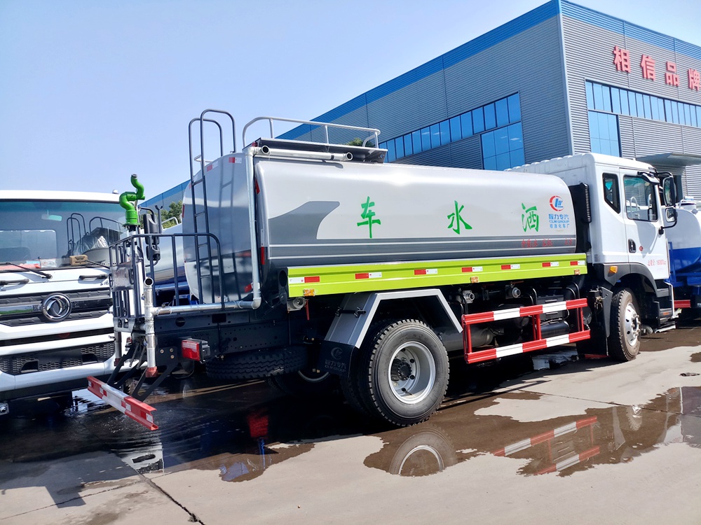 【12 cubic capacity】 Dongfeng D9 water tanker