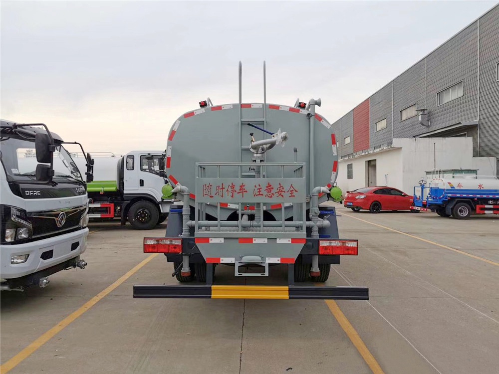【12 cubic capacity】 Dongfeng D9 water tanker