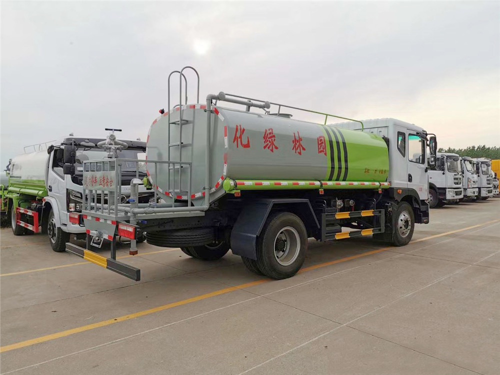 【12 cubic capacity】 Dongfeng D9 water tanker