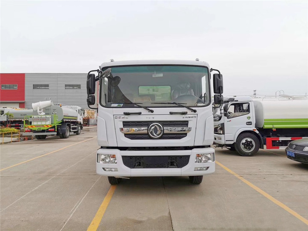 【12 cubic capacity】 Dongfeng D9 water tanker