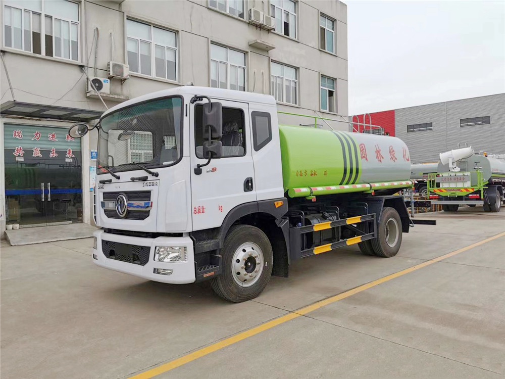 【12 cubic capacity】 Dongfeng D9 water tanker
