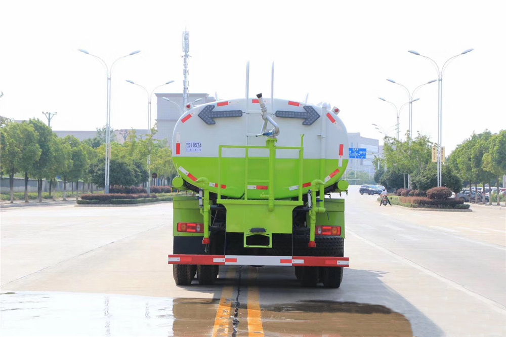 [20 cubic] Dongfeng bottom-mounted rear dual-axle water tanker
