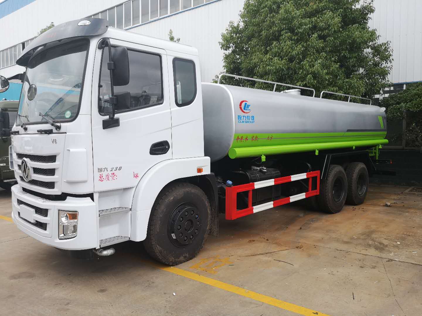 Dongfeng Jingcheng 20-22 ton water tanker (with fog cannon)