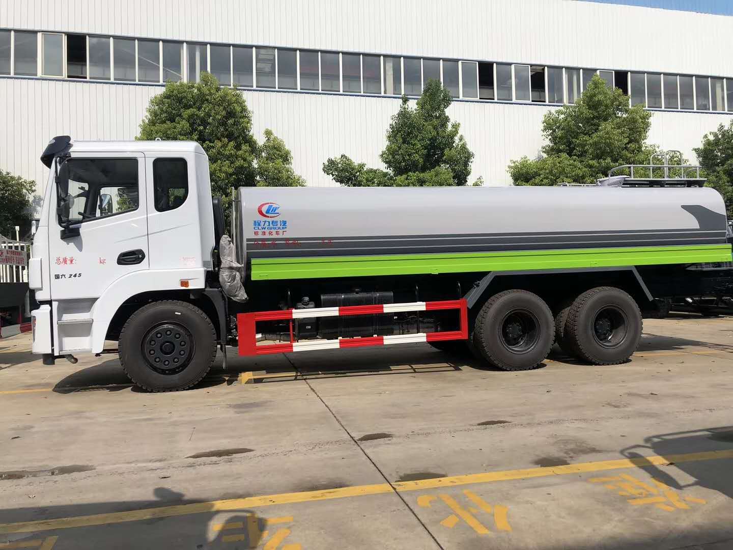 Dongfeng Jingcheng 20-22 ton water tanker (with fog cannon)