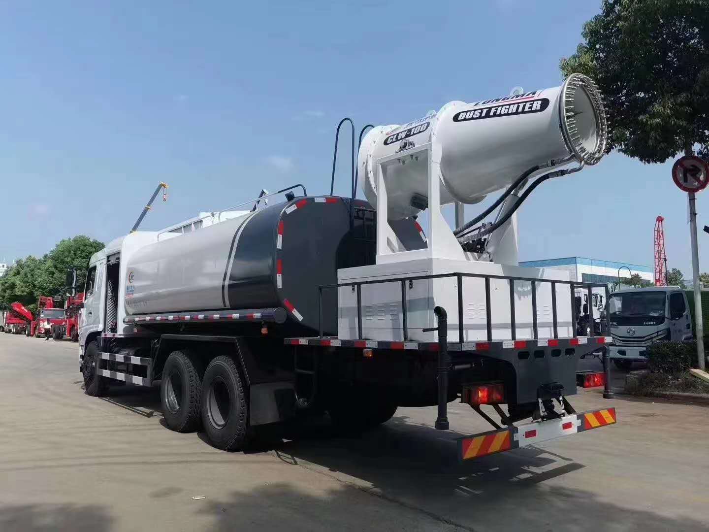 Dongfeng Bottom-Attached 16-Cubic Rear Dual-Wheel Multi-Function Dust Suppression Vehicle