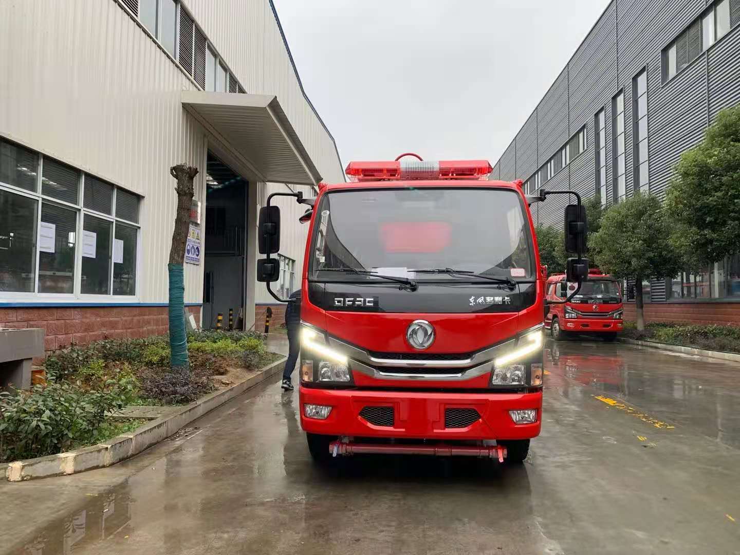 Dongfeng Dolica 4.5-ton fire-fighting water tanker