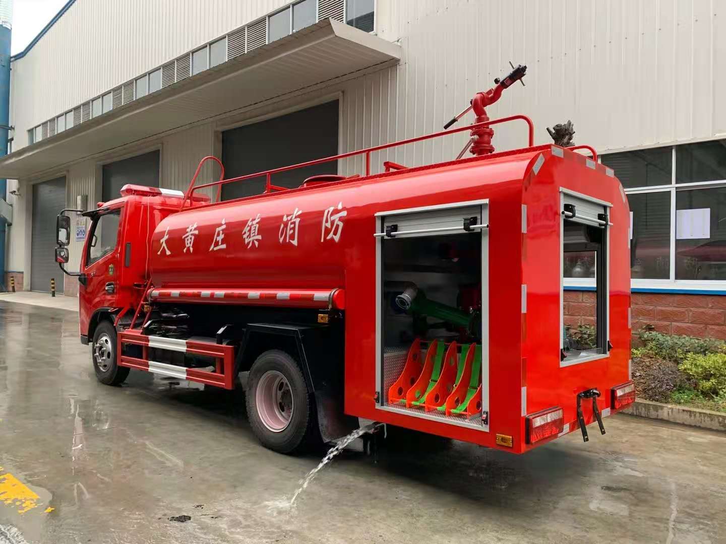 Dongfeng Dolica 4.5-ton fire-fighting water tanker