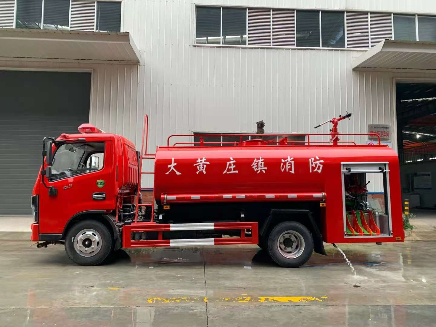Dongfeng Dolica 4.5-ton fire-fighting water tanker
