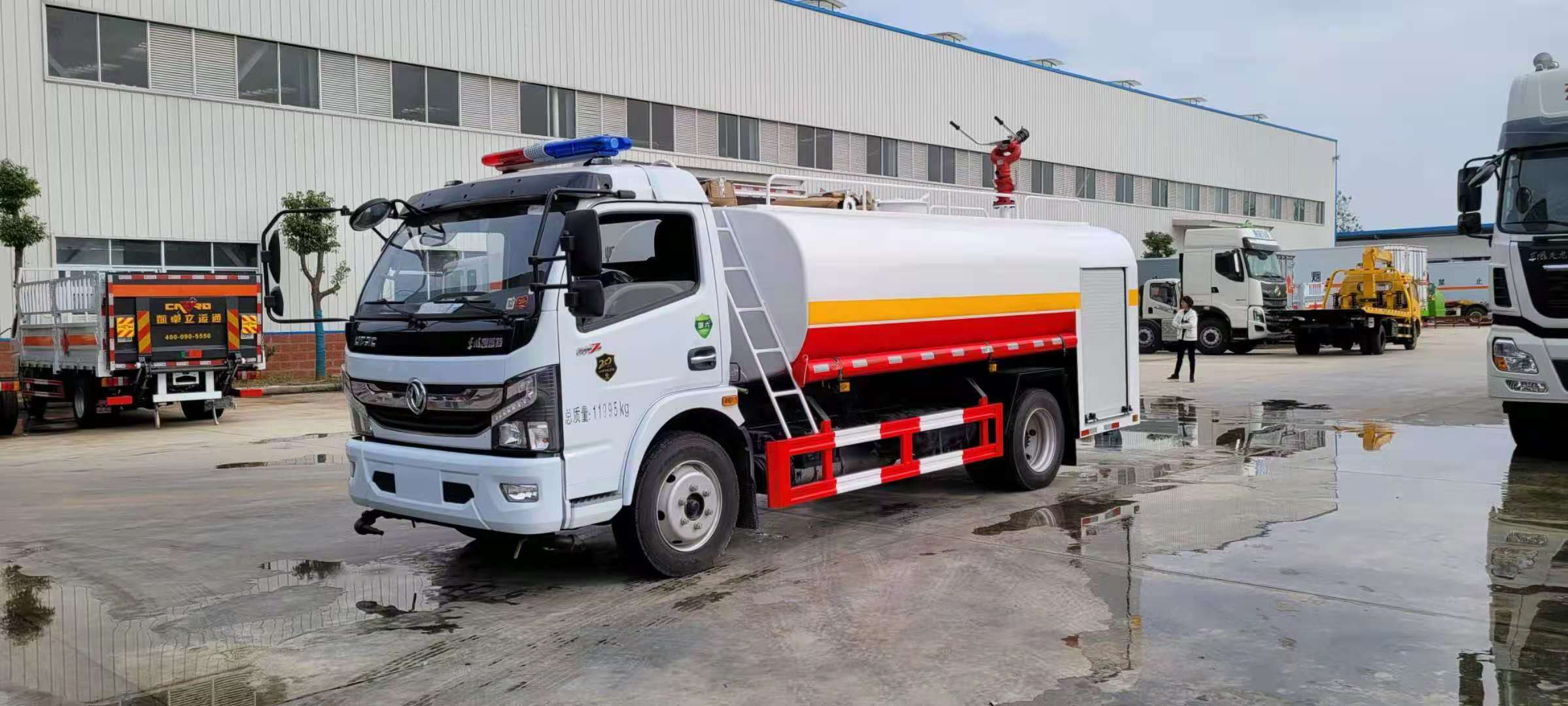 Dongfeng Dolica 8-ton fire-fighting water tanker