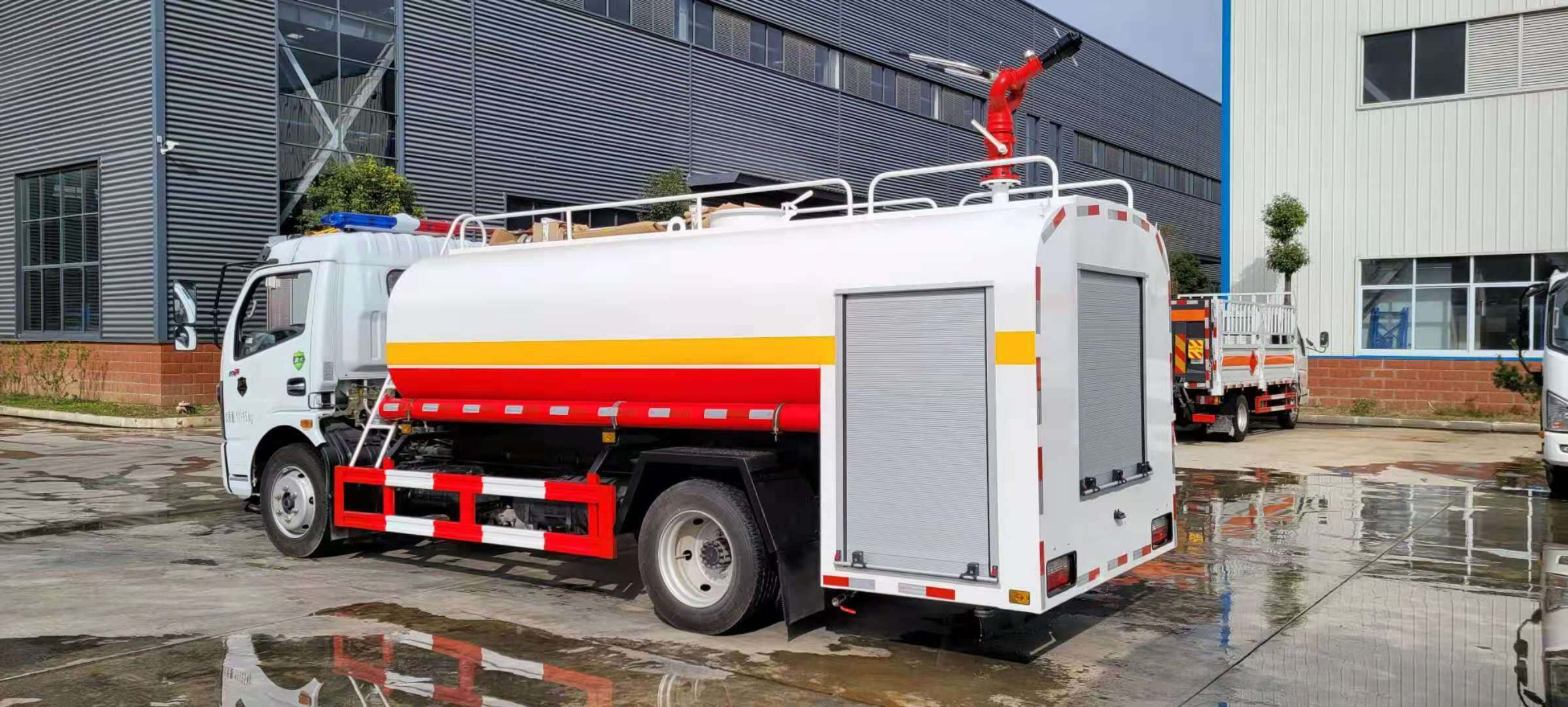 Dongfeng Dolica 8-ton fire-fighting water tanker