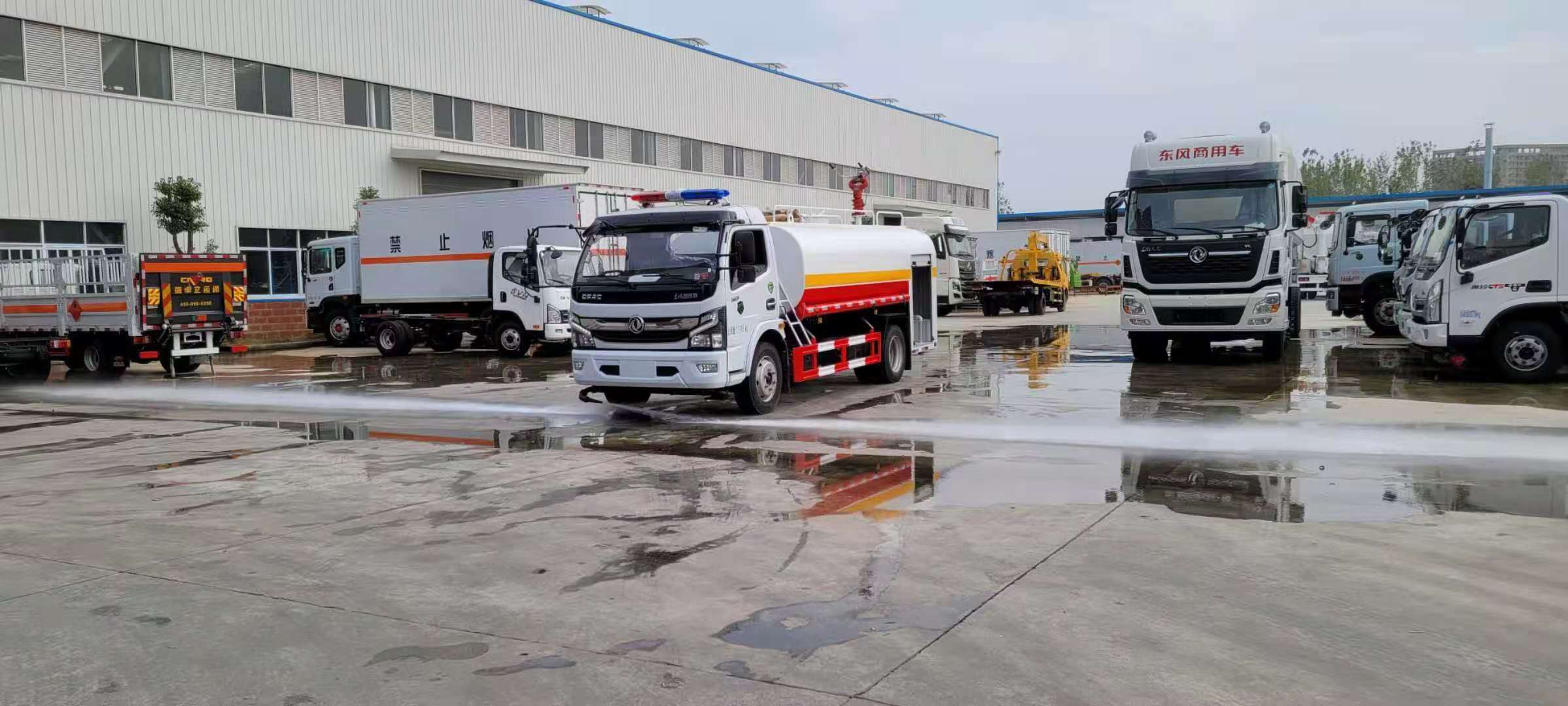 Dongfeng Dolica 8-ton fire-fighting water tanker