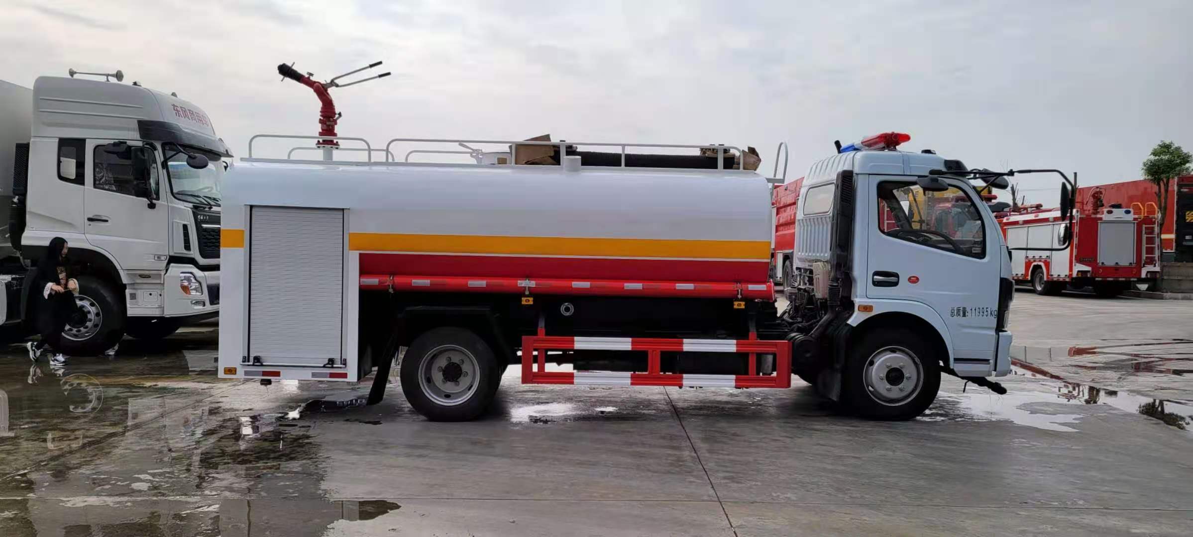 Dongfeng Dolica 8-ton fire-fighting water tanker