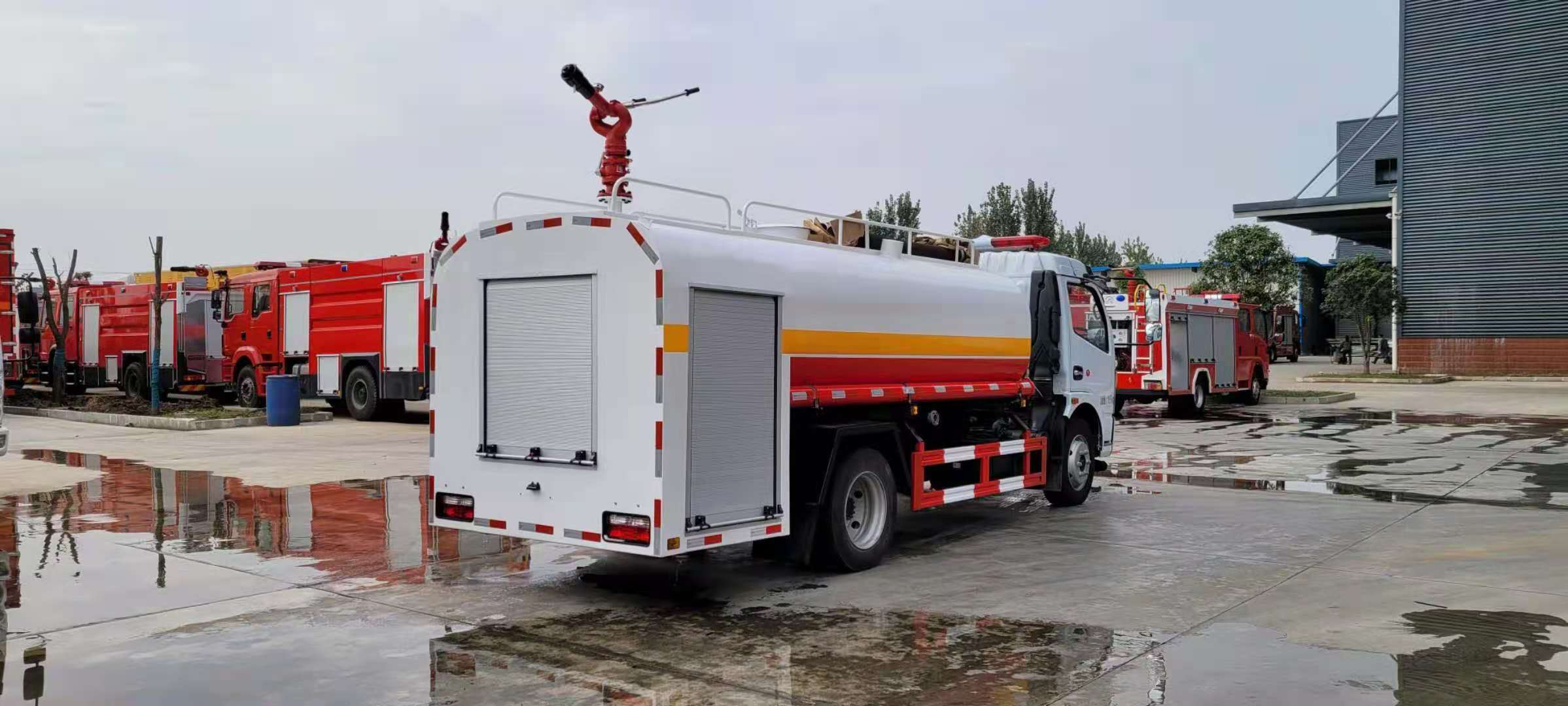Dongfeng Dolica 8-ton fire-fighting water tanker