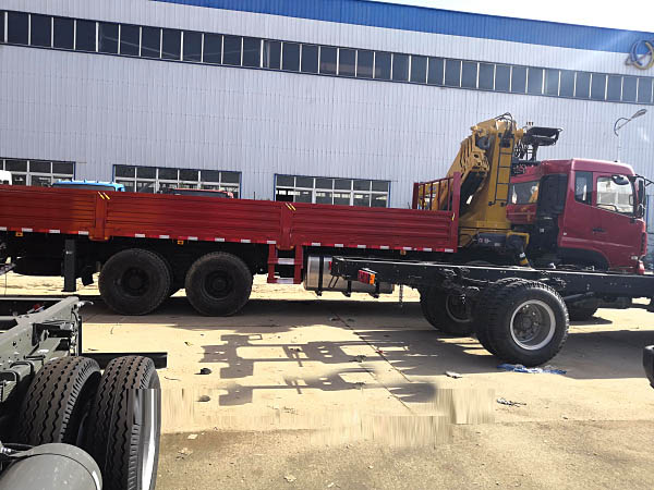 Dongfeng Tianlong XCMG articulated 16-ton truck-mounted crane