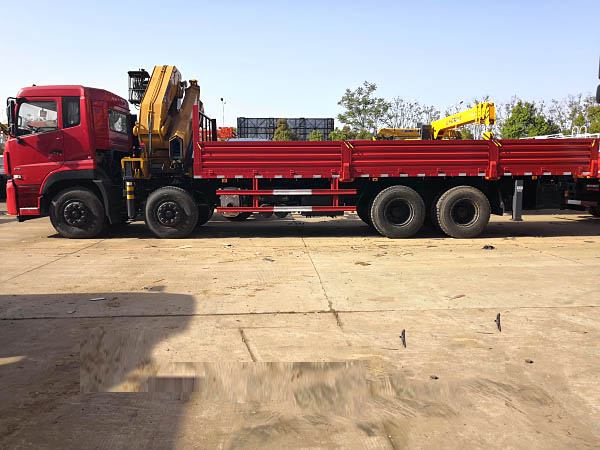 Dongfeng Tianlong XCMG articulated 16-ton truck-mounted crane