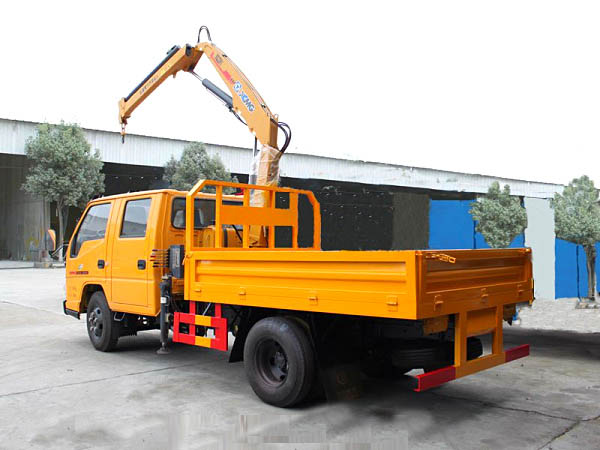 Jiangling double-row 2-ton telescopic boom XCMG truck crane