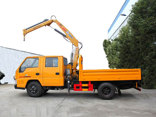 Jiangling double-row 2-ton telescopic boom XCMG truck crane