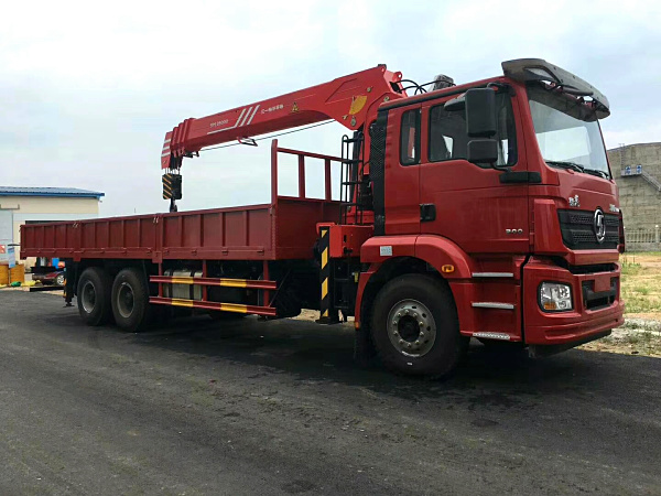 Shaanxi Auto Delong 14-ton three-axle trailer-mounted crane with eight-wheel drive, manufactured by Sany Heavy Industry