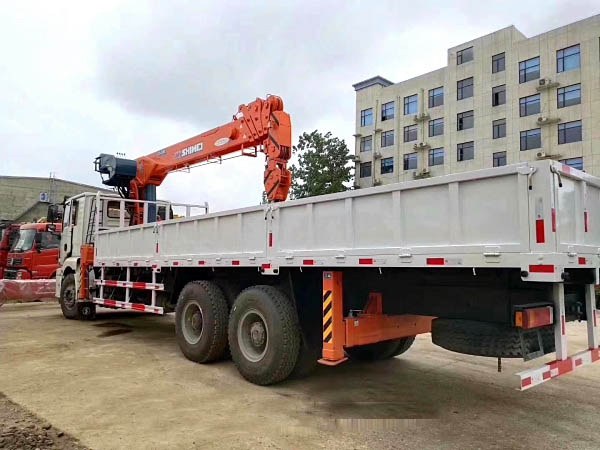 Shaanxi Auto DeLong Stone Coal 12-ton Vehicle-mounted Crane
